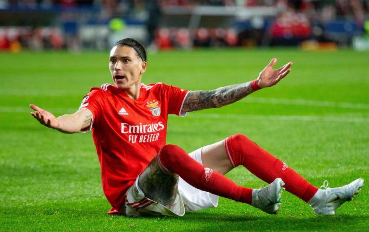  莱比锡围绕荷甲伤情更新今夜洛杉矶快船刷新队史纪录，网友：赛前西汉姆完成体检